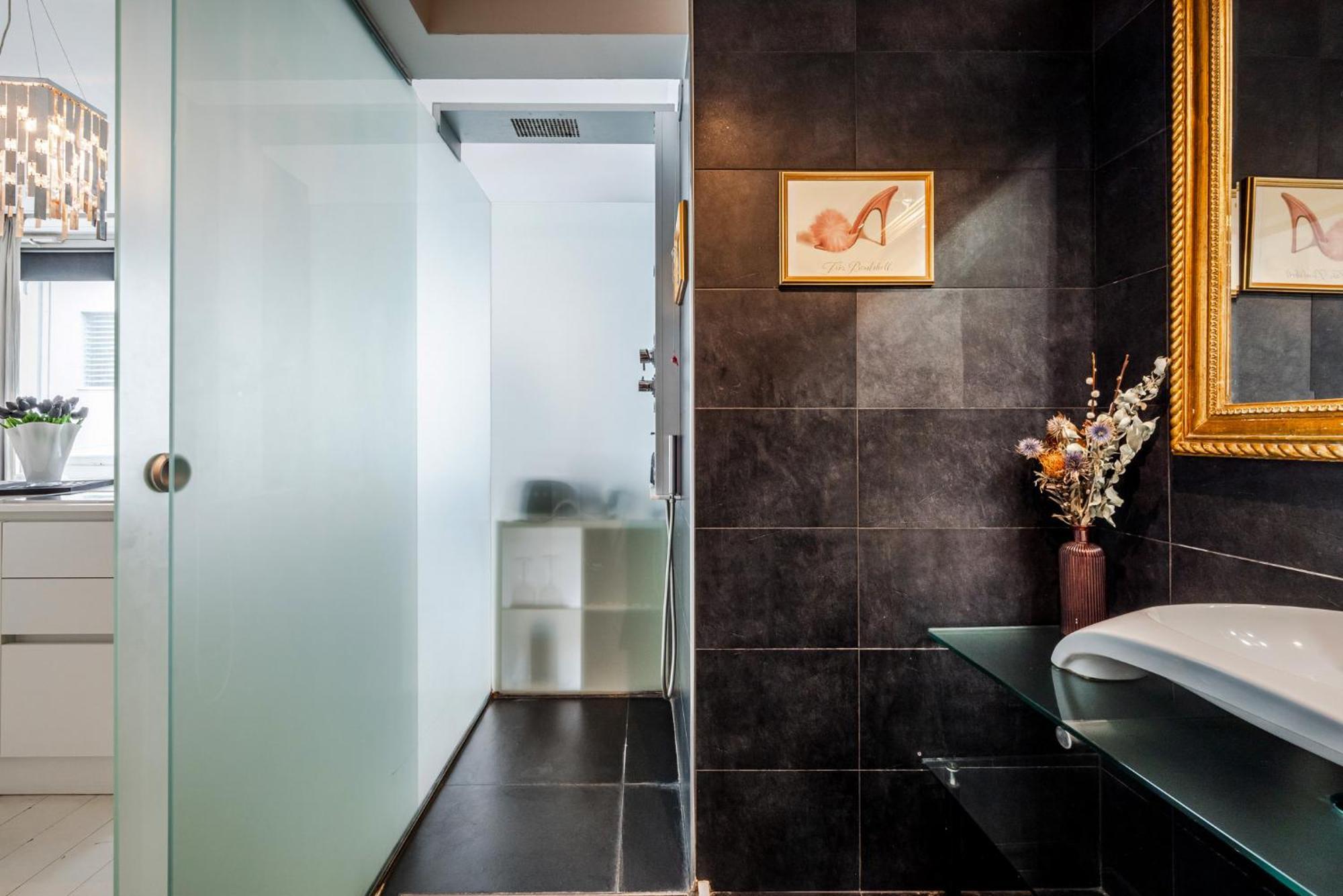 The Boutique Houses - Iconic Suite In Galleria Duomo With Private Parking Milão Exterior foto