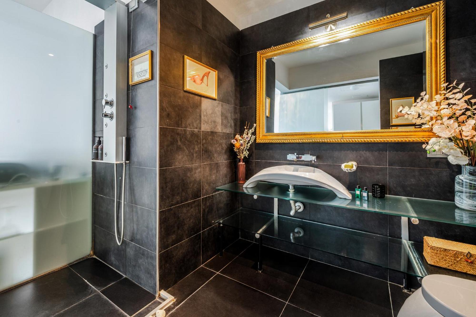 The Boutique Houses - Iconic Suite In Galleria Duomo With Private Parking Milão Exterior foto