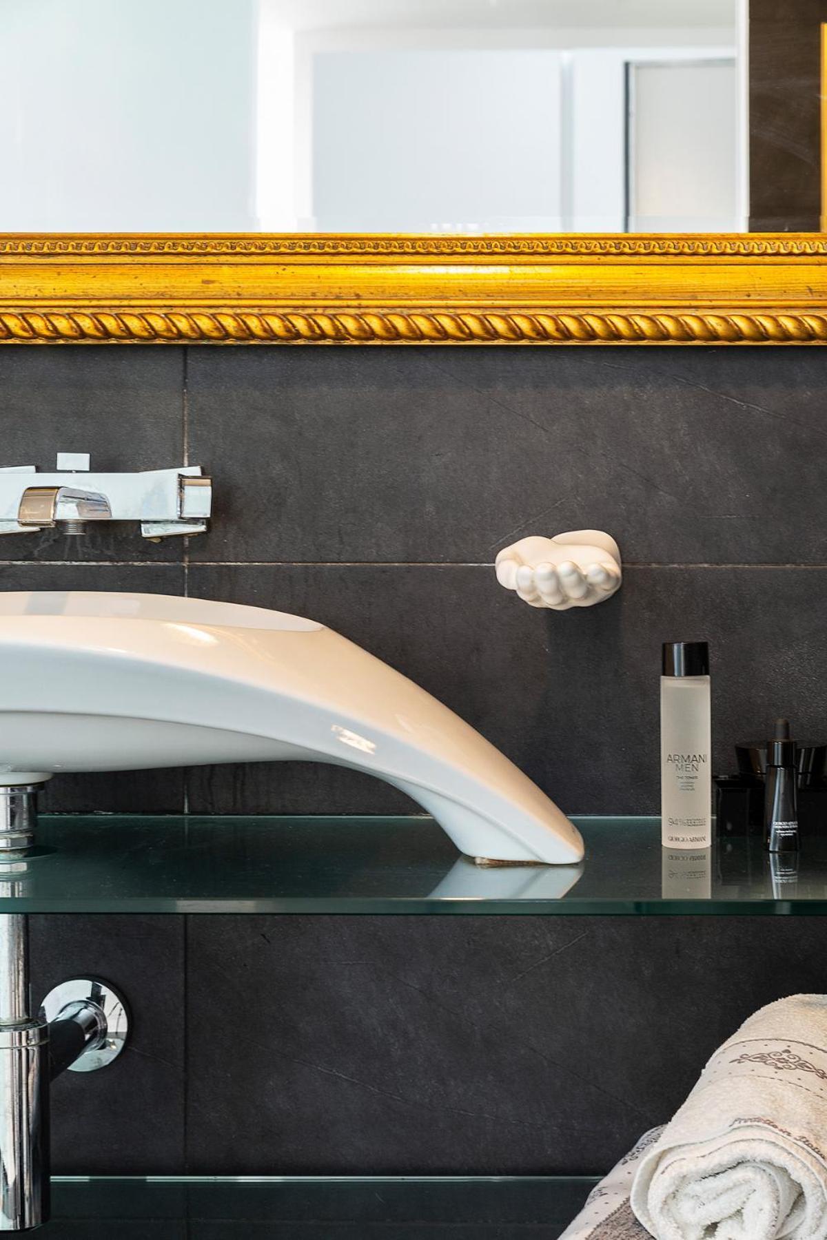 The Boutique Houses - Iconic Suite In Galleria Duomo With Private Parking Milão Exterior foto