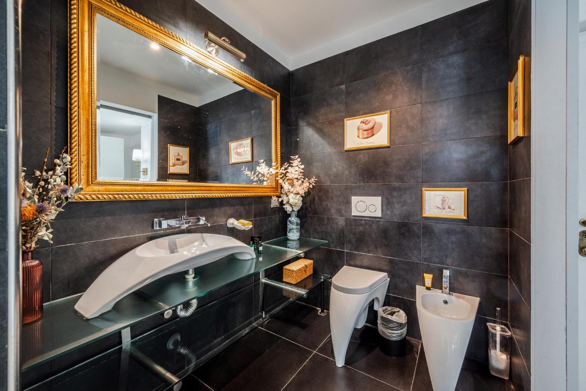 The Boutique Houses - Iconic Suite In Galleria Duomo With Private Parking Milão Exterior foto