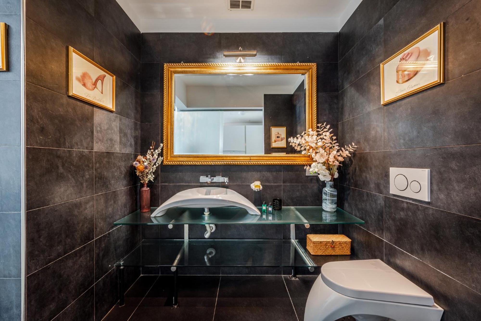 The Boutique Houses - Iconic Suite In Galleria Duomo With Private Parking Milão Exterior foto